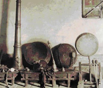 Photo of Silk Road musical instruments, from Bernath Mss 80
