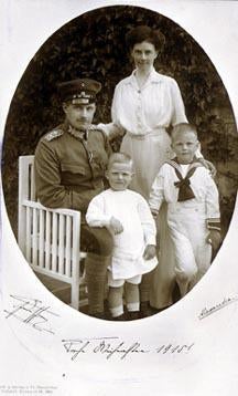 Family photo, from Frank Gruenthal Collection