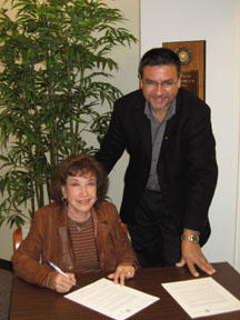 María Iris Duke dos Santos with CEMA Director Sal Güereña, 2006
